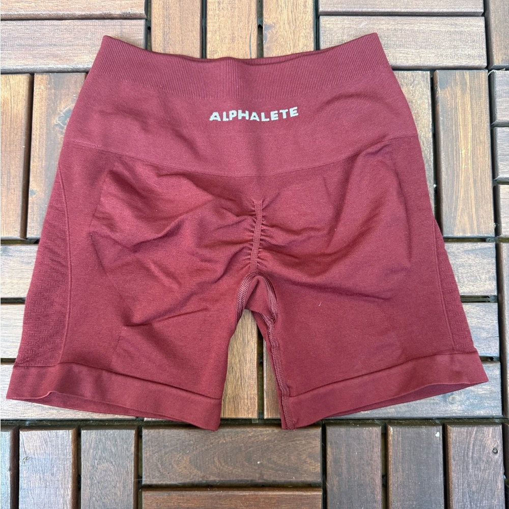 Alphalete Women's 	
Amplify Contour Short 5" - New Burgundy Bike Shorts